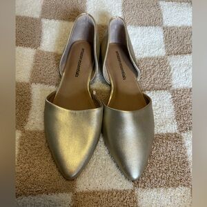 Amazon Essentials Women's Gold Flats